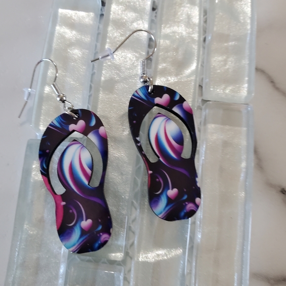 Heart Design Flip Flop Earrings - Picture 3 of 7